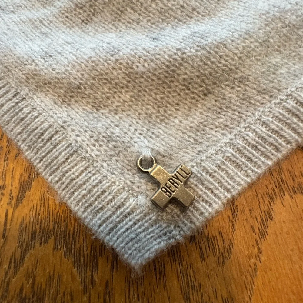Beryll Gray Cashmere Poncho Wrap Cape One Size OS Tiny Repair